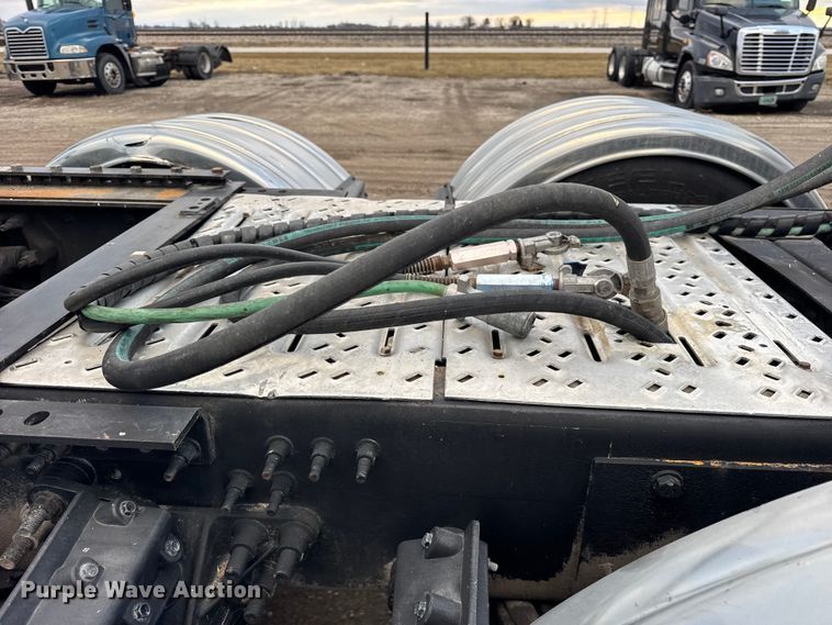 image for item ER0390 2012 Mack TD713  semi truck