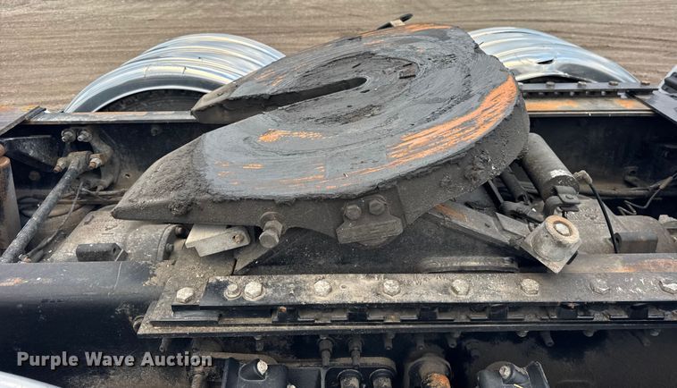 image for item ER0390 2012 Mack TD713  semi truck