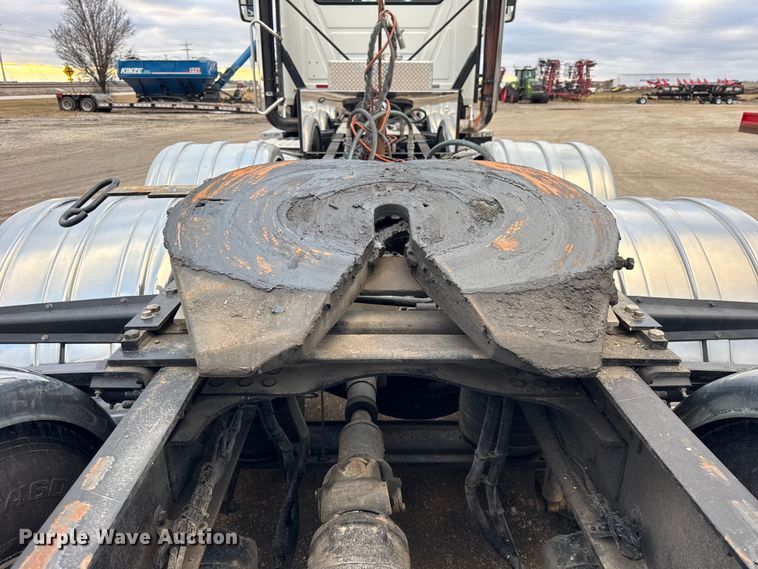 image for item ER0390 2012 Mack TD713  semi truck