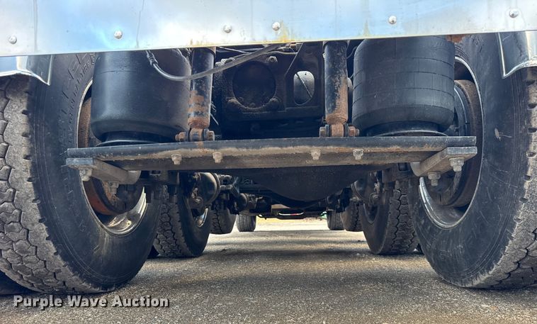 image for item ER0390 2012 Mack TD713  semi truck