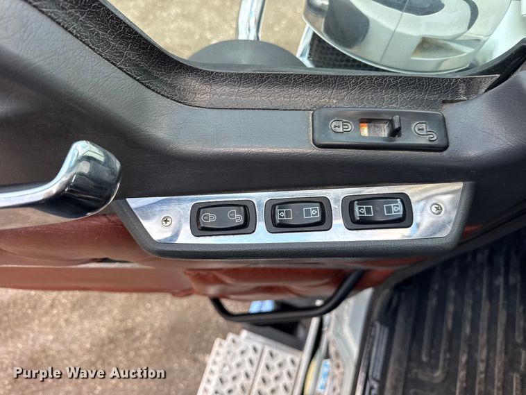 image for item ER0390 2012 Mack TD713  semi truck