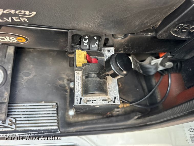 image for item ER0390 2012 Mack TD713  semi truck