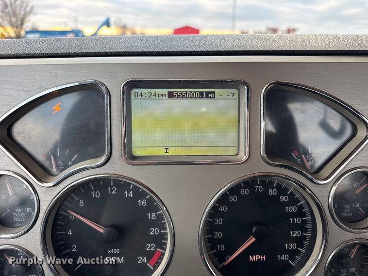 image for item ER0390 2012 Mack TD713  semi truck