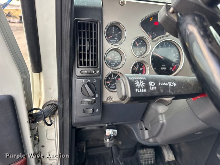 image for item ER0390 2012 Mack TD713  semi truck