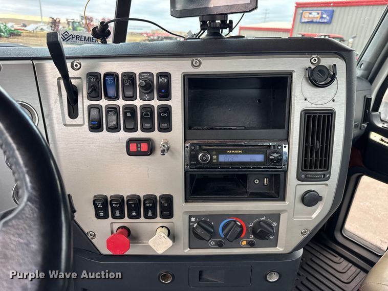 image for item ER0390 2012 Mack TD713  semi truck