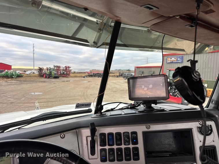 image for item ER0390 2012 Mack TD713  semi truck