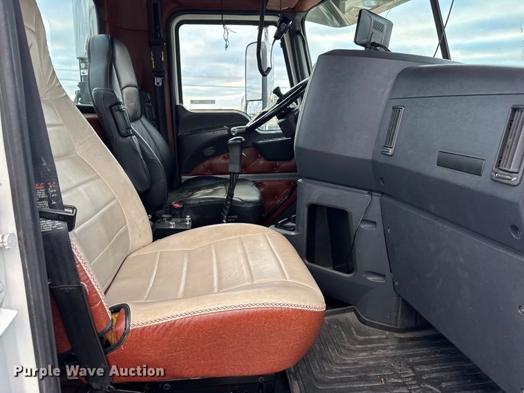 image for item ER0390 2012 Mack TD713  semi truck