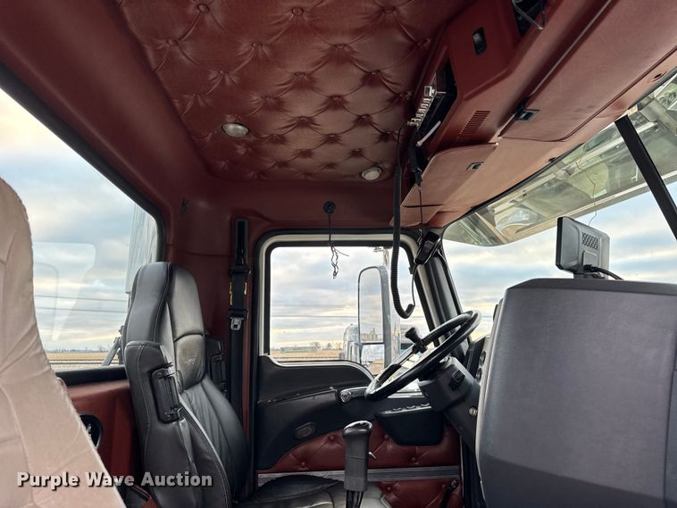 image for item ER0390 2012 Mack TD713  semi truck