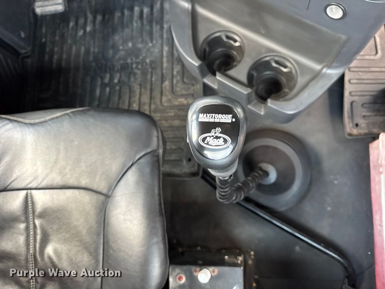 image for item ER0390 2012 Mack TD713  semi truck