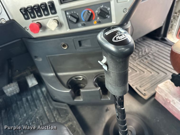 image for item ER0390 2012 Mack TD713  semi truck