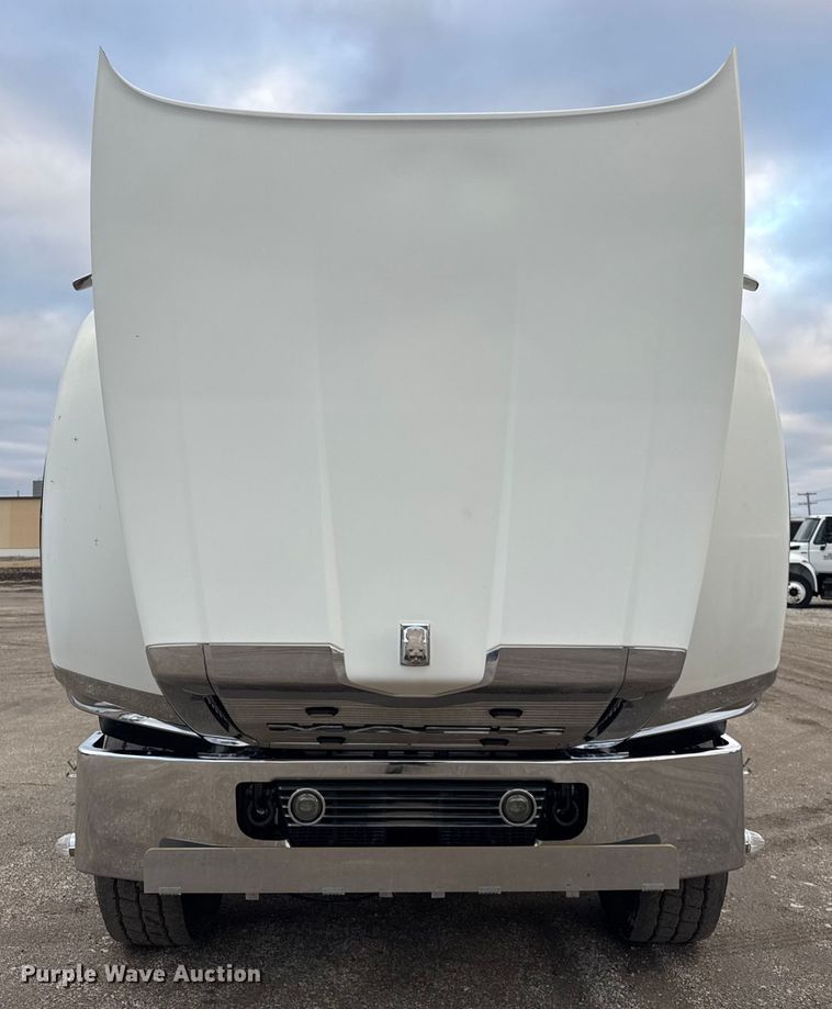 image for item ER0390 2012 Mack TD713  semi truck