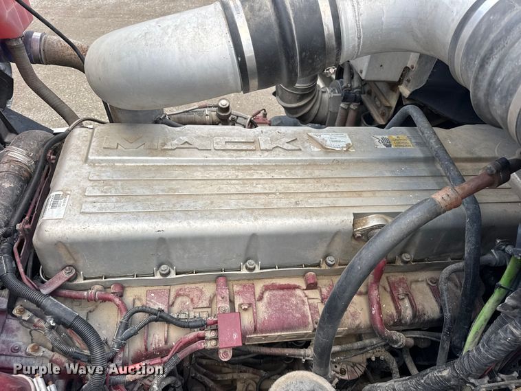 image for item ER0390 2012 Mack TD713  semi truck