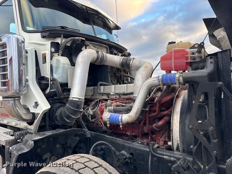 image for item ER0390 2012 Mack TD713  semi truck