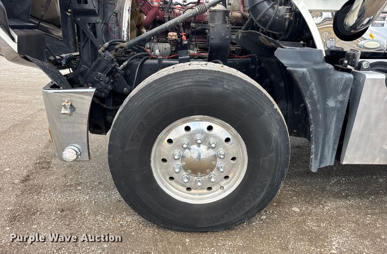 image for item ER0390 2012 Mack TD713  semi truck