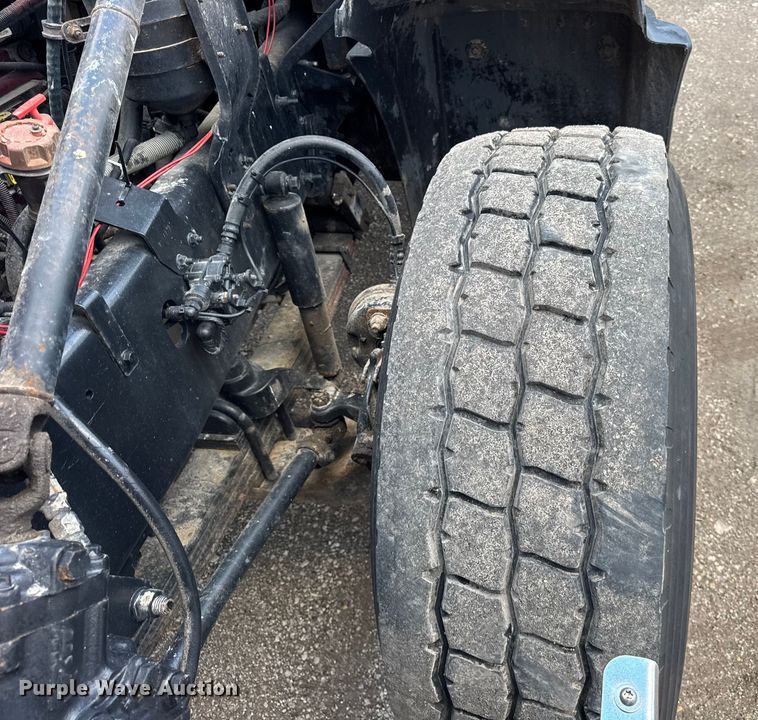 image for item ER0390 2012 Mack TD713  semi truck