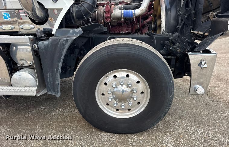 image for item ER0390 2012 Mack TD713  semi truck