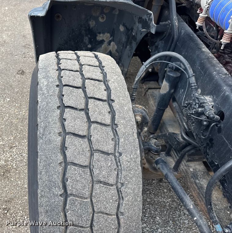 image for item ER0390 2012 Mack TD713  semi truck