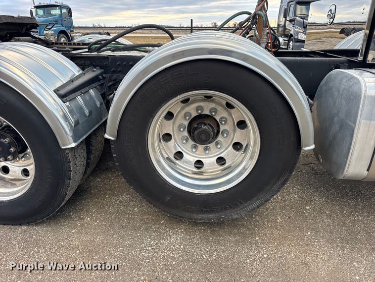 image for item ER0390 2012 Mack TD713  semi truck