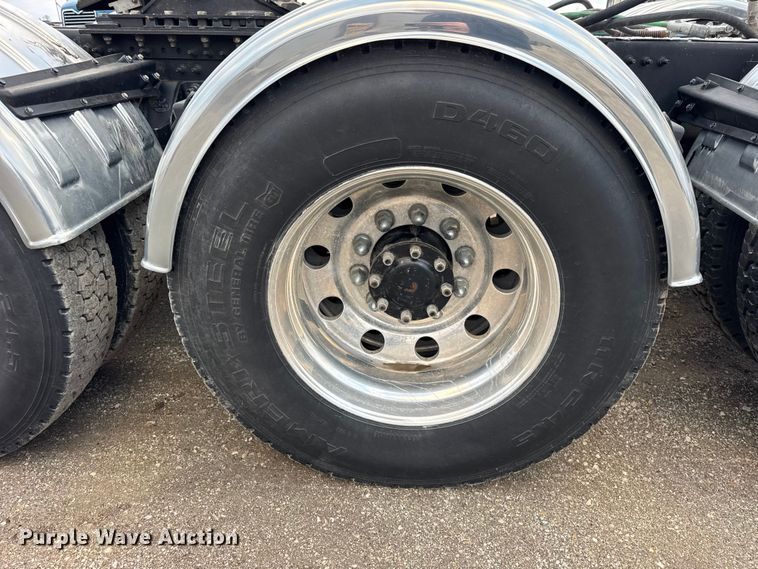 image for item ER0390 2012 Mack TD713  semi truck