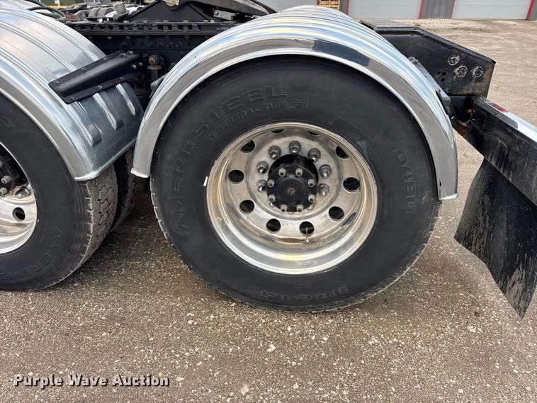 image for item ER0390 2012 Mack TD713  semi truck