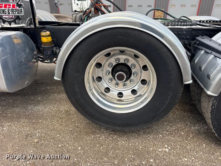 image for item ER0390 2012 Mack TD713  semi truck