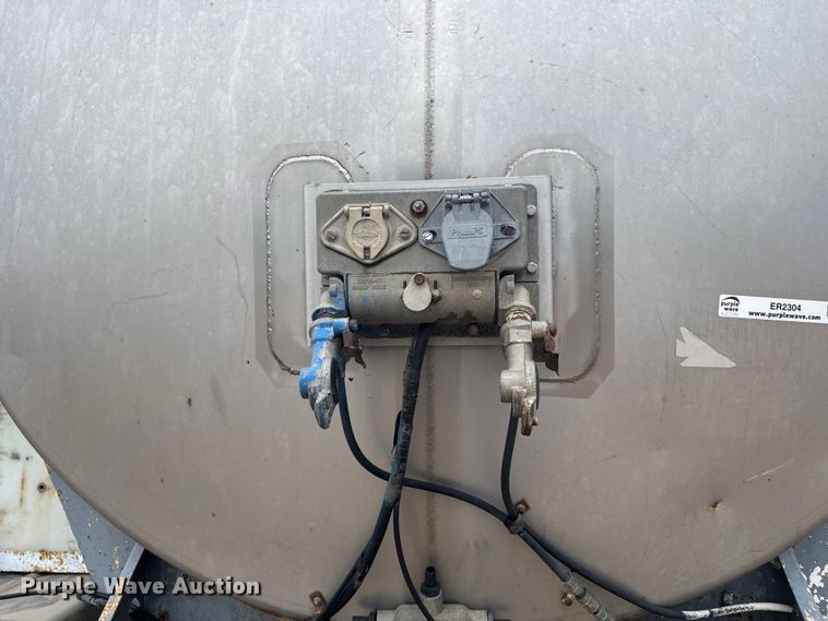 image for item ER2304 1974 Polar tank trailer