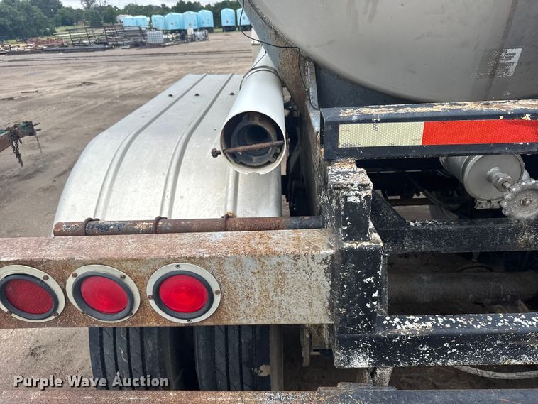 image for item ER2304 1974 Polar tank trailer