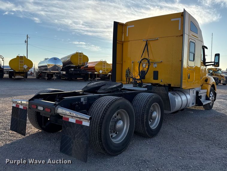 image for item ES5598 2022 Kenworth T680 semi truck