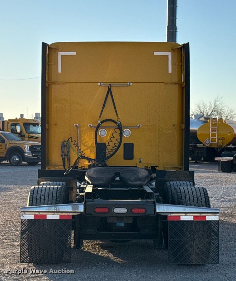 image for item ES5598 2022 Kenworth T680 semi truck