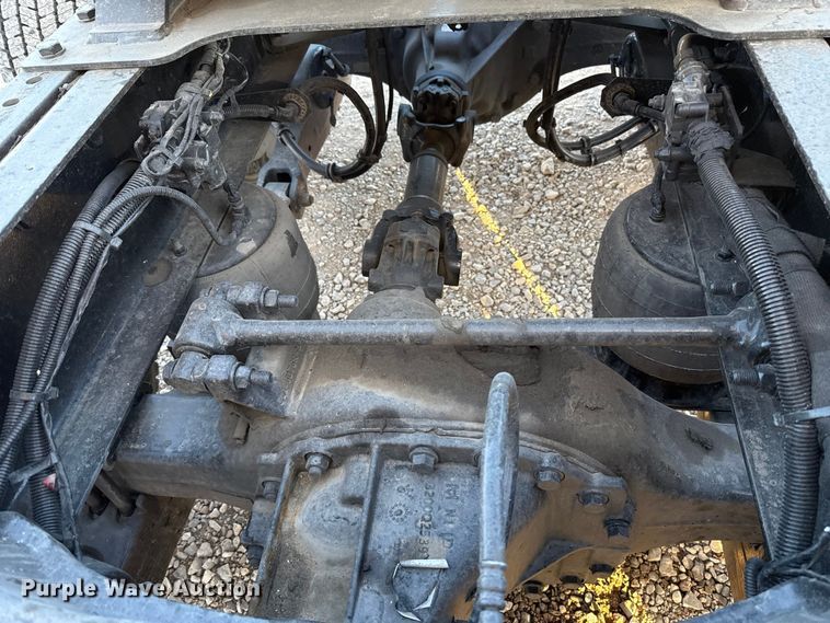 image for item ES5598 2022 Kenworth T680 semi truck