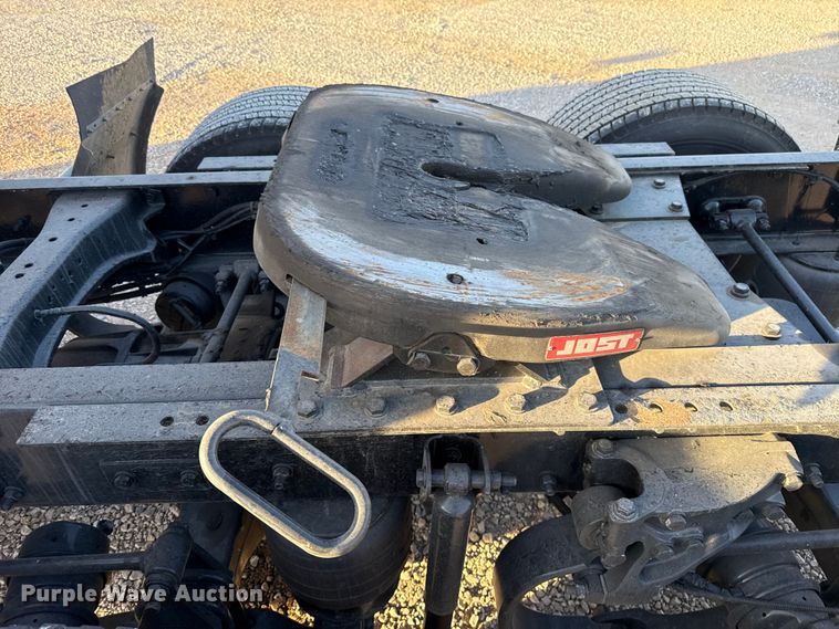 image for item ES5598 2022 Kenworth T680 semi truck