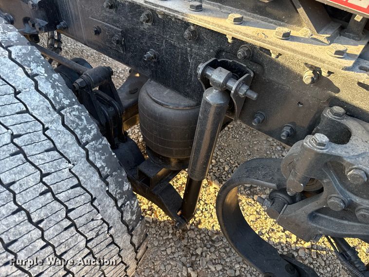 image for item ES5598 2022 Kenworth T680 semi truck