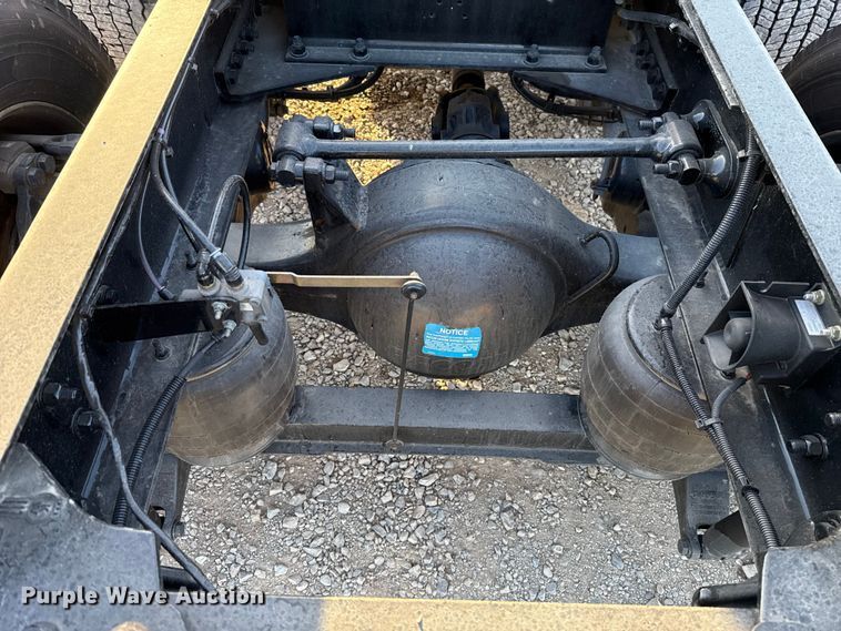 image for item ES5598 2022 Kenworth T680 semi truck