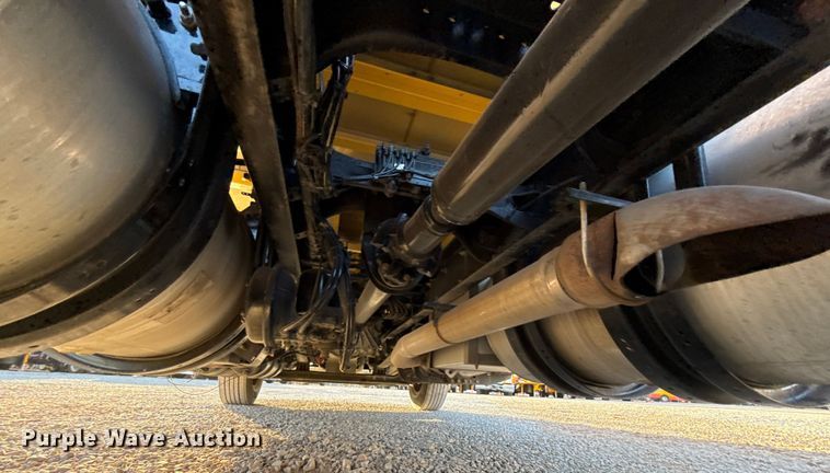 image for item ES5598 2022 Kenworth T680 semi truck