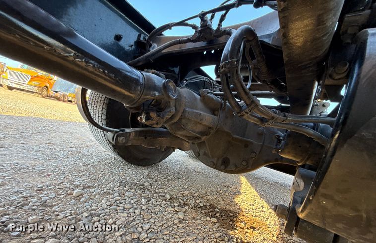 image for item ES5598 2022 Kenworth T680 semi truck