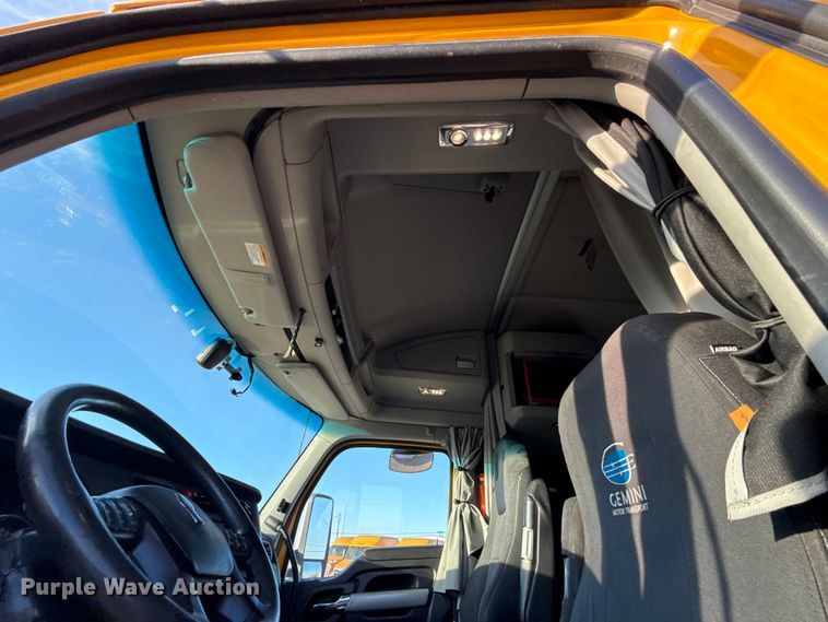 image for item ES5598 2022 Kenworth T680 semi truck