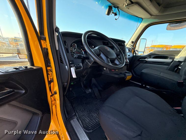 image for item ES5598 2022 Kenworth T680 semi truck