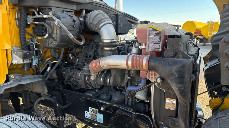 image for item ES5598 2022 Kenworth T680 semi truck