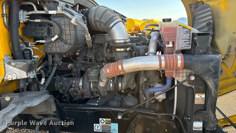 image for item ES5598 2022 Kenworth T680 semi truck