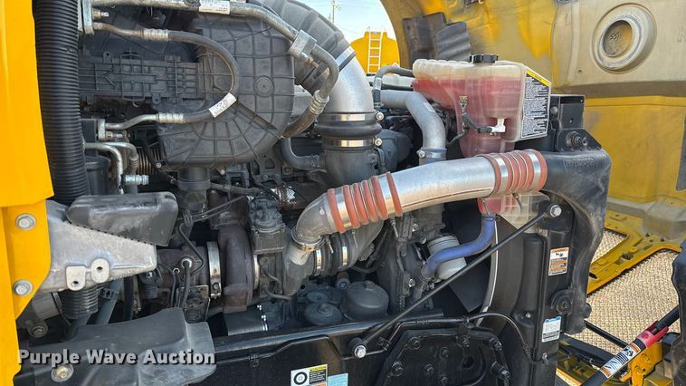 image for item ES5598 2022 Kenworth T680 semi truck