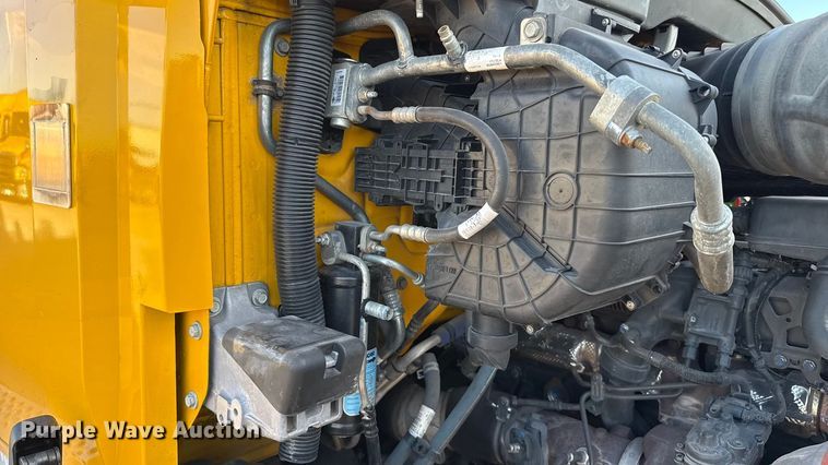 image for item ES5598 2022 Kenworth T680 semi truck