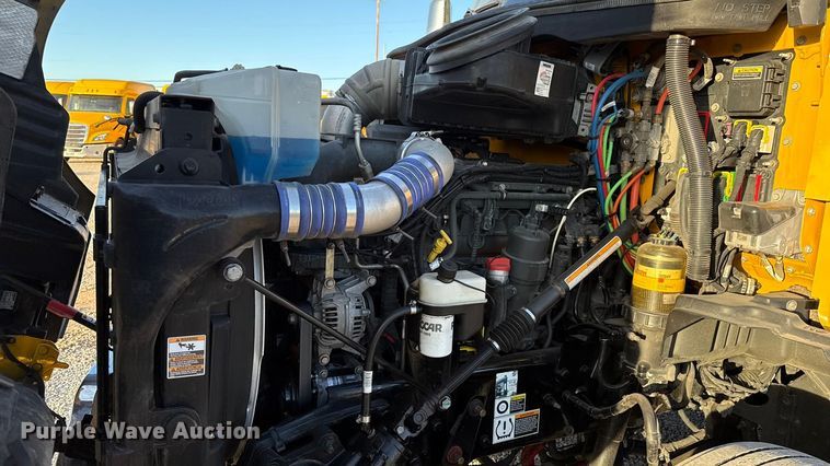 image for item ES5598 2022 Kenworth T680 semi truck