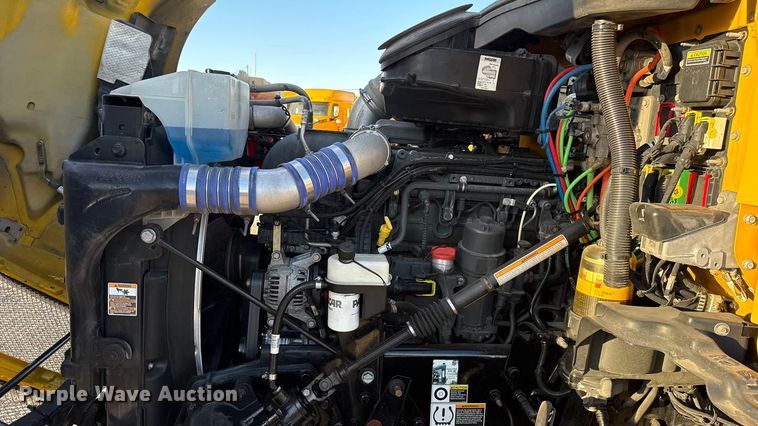 image for item ES5598 2022 Kenworth T680 semi truck