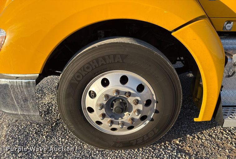 image for item ES5598 2022 Kenworth T680 semi truck