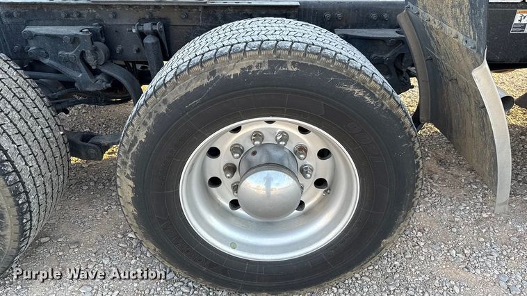 image for item ES5598 2022 Kenworth T680 semi truck