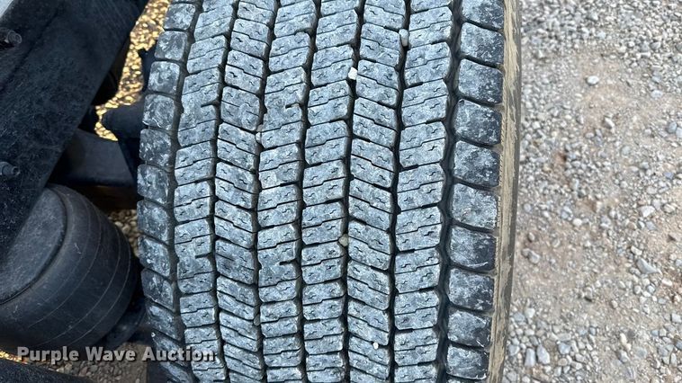 image for item ES5598 2022 Kenworth T680 semi truck