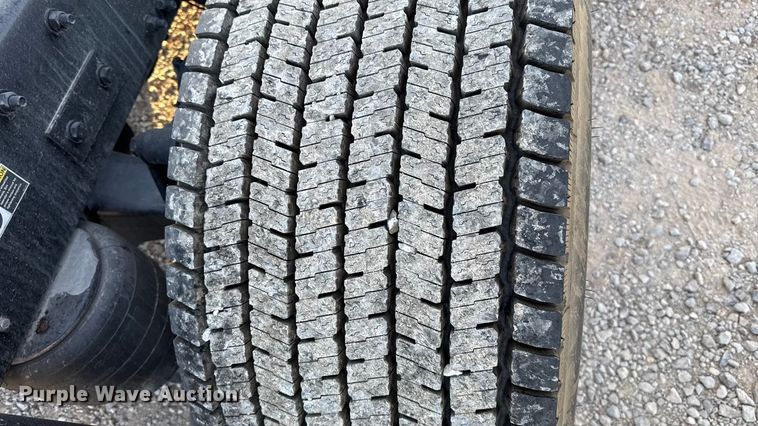 image for item ES5598 2022 Kenworth T680 semi truck