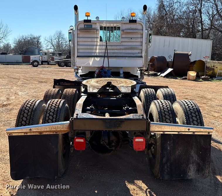 image for item ES5661 1992 Peterbilt 377 semi truck