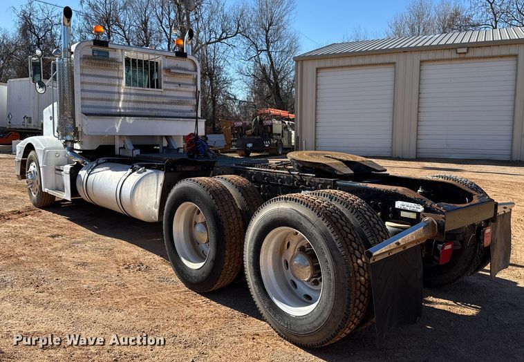 image for item ES5661 1992 Peterbilt 377 semi truck