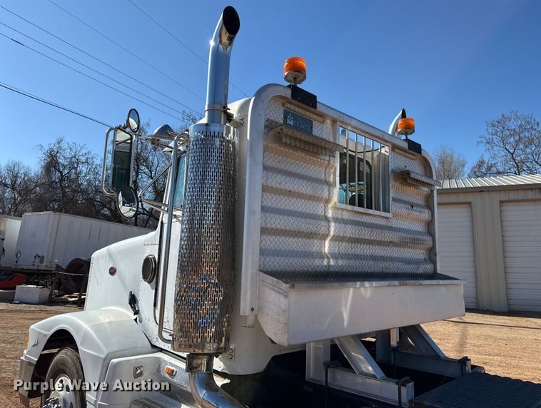 image for item ES5661 1992 Peterbilt 377 semi truck